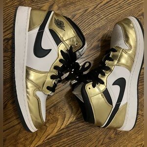 Jordan's size 6 1/2 women's